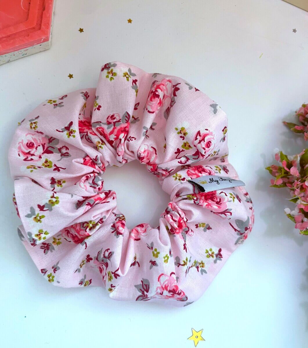 Scrunchie pink flowers